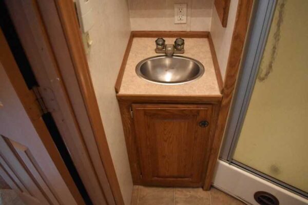 2007 American Spirit 8410GLQ 4 Horse Trailer with 10′ Short Wall - Image 23