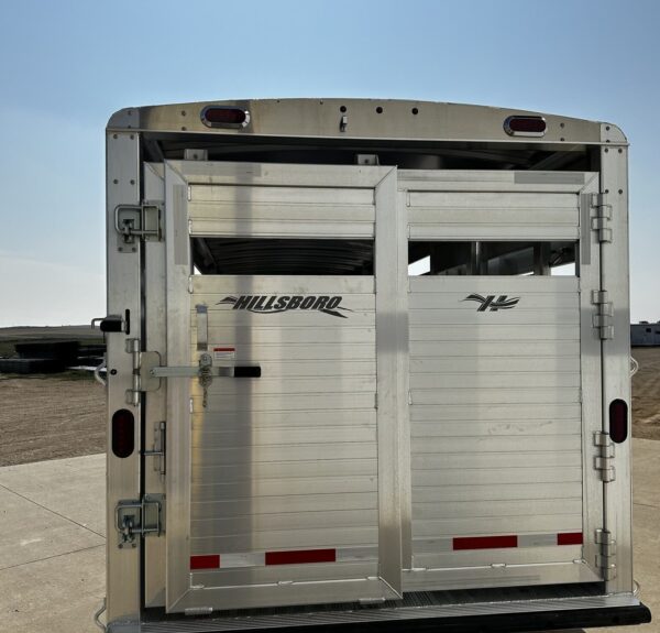 New 2024 Hillsboro 24′ Livestock Trailer – Three Compartments - Image 11