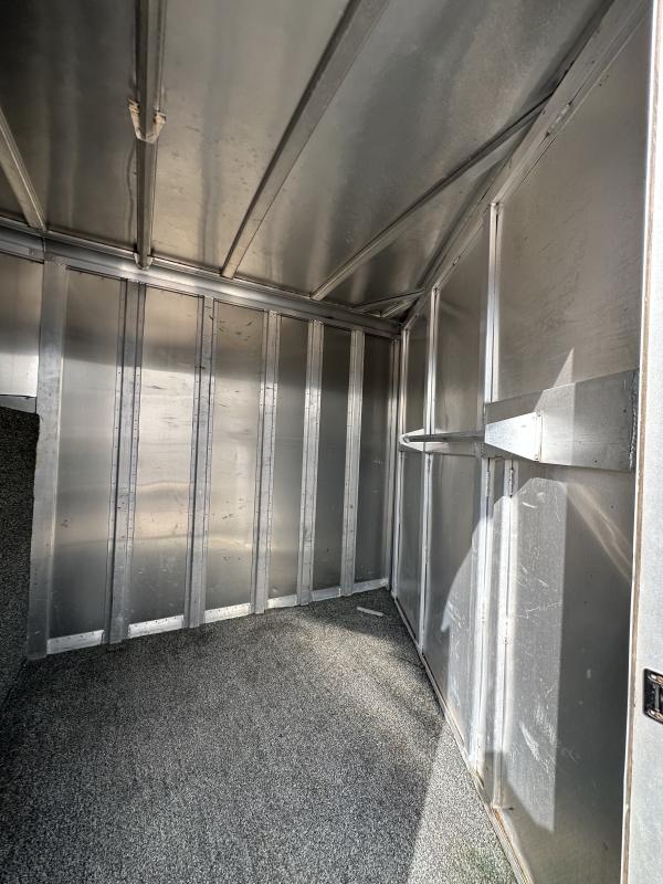 2000 Featherlite 3H GN with Dressing Room Horse Trailer - Image 11