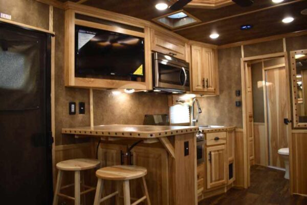 2021 Lakota BIGHORN 8316SRGLQ 3 Horse Trailer with 16′ Short Wall - Image 24