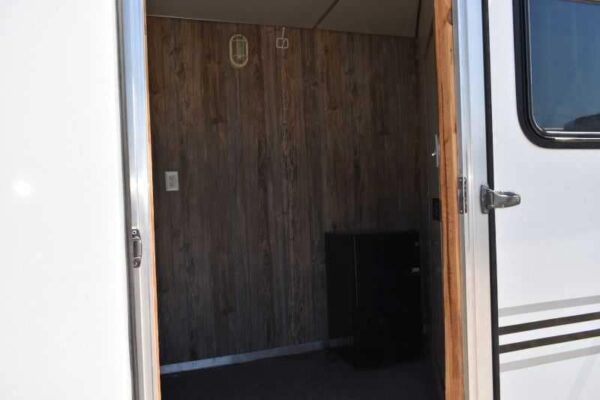 Used 2005 Silver Star 2HGNLQ 2 Horse Trailer with 4′ Short Wall - Image 7
