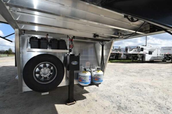 2018 Lakota Charger LQ Stock Trailer with 9′ Short Wall - Image 7