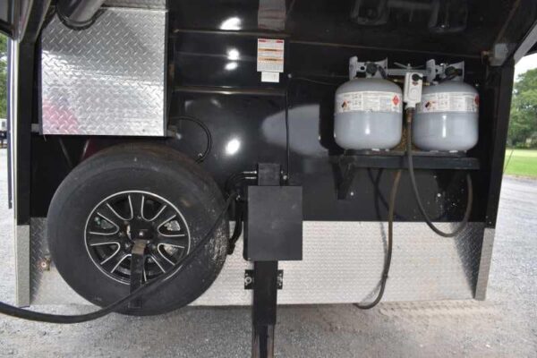 2015 Bison Ranger 3LQ Horse Trailer with 10′ Short Wall - Image 4